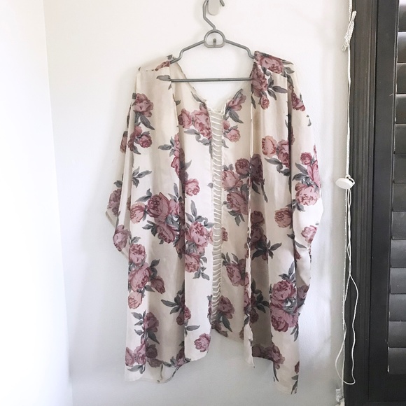 CHARLOTTE RUSSE Floral Kimono - Picture 1 of 4